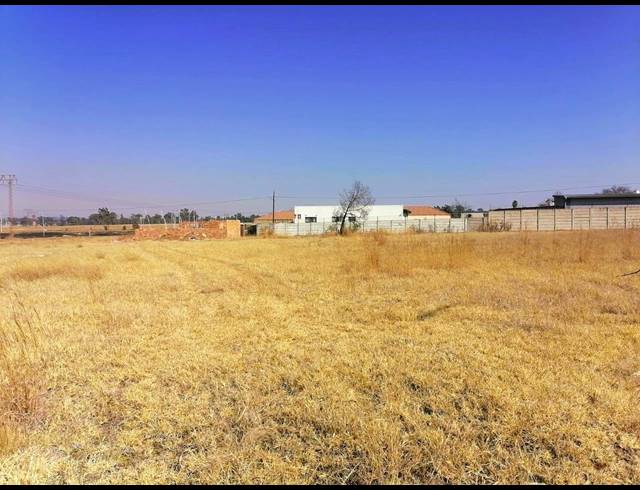 1,000M² VACANT LAND FOR SALE IN STRUISBULT